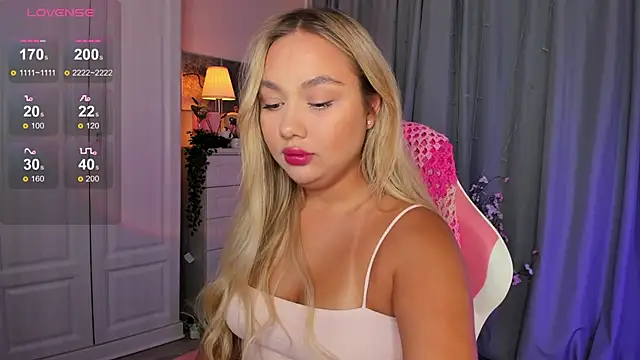 Snapshot of _Loneve__ chatting on 10-04-25, 03:21 Loneve online show from 10-04-25, 03:21