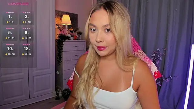 Snapshot of _Loneve__ chatting on 10-08-25, 03:42 Loneve online show from 10-08-25, 03:42