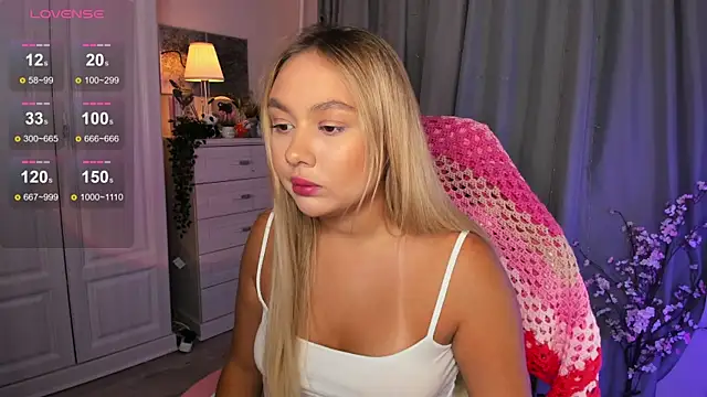 Snapshot of _Loneve__ chatting on 10-10-25, 01:54 Loneve online show from 10-10-25, 01:54