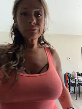 bossyroxy84 online show from 07-19-26, 03:05