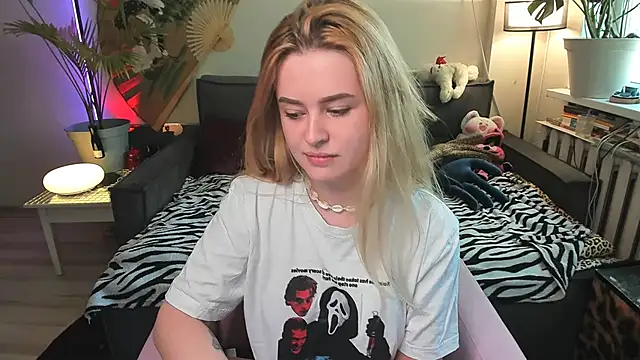 Alexa Pirs online show from 06-12-26, 06:23