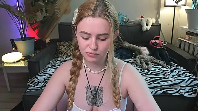 Alexa Pirs online show from 06-14-26, 01:02