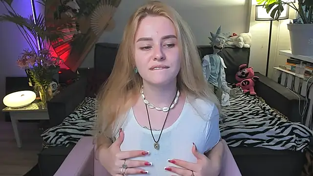 Alexa Pirs online show from 07-18-26, 05:06