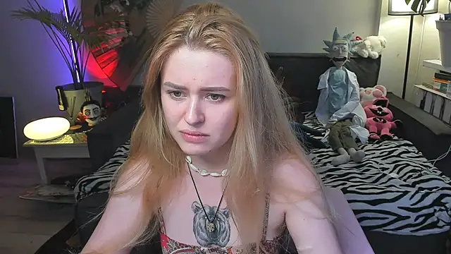 Alexa Pirs online show from 07-22-26, 04:32