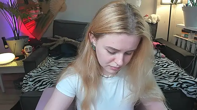 Alexa Pirs online show from 07-30-26, 03:00