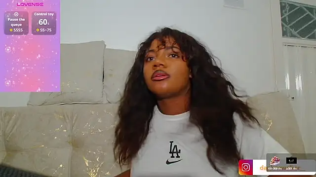 Daphnewalker   online show from 10-01-25, 03:01