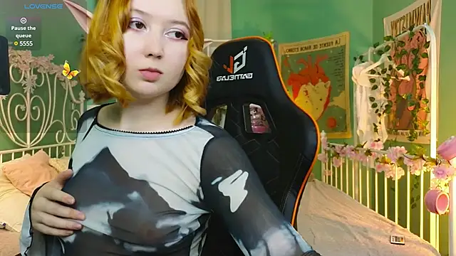 Snapshot of MizukiNoYoru chatting on 03-03-25, 11:00 MizukiNoYoru online show from 03-03-25, 11:00