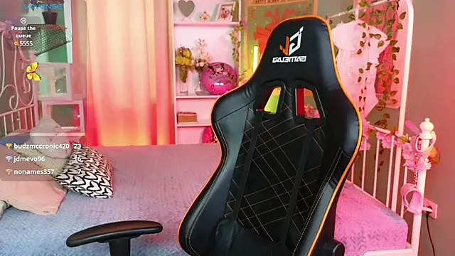 Snapshot of MizukiNoYoru chatting on 03-10-25, 01:43 MizukiNoYoru online show from 03-10-25, 01:43