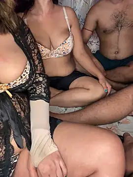 Snapshot of WifyHubby_38 chatting on 02-27-25, 09:25 WifyHubby 38 online show from 02-27-25, 09:25