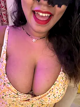 Snapshot of WifyHubby_38 chatting on 10-11-25, 02:48 WifyHubby 38 online show from 10-11-25, 02:48