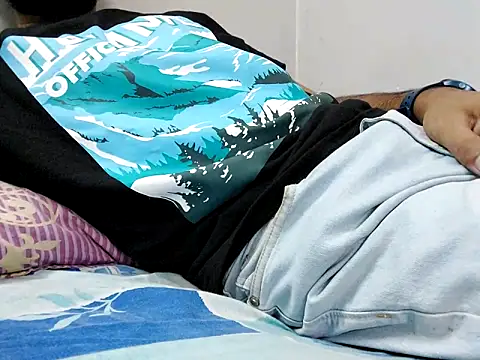 Snapshot of Lustyluckyy chatting on 09-30-25, 04:12 Lustyluckyy online show from 09-30-25, 04:12