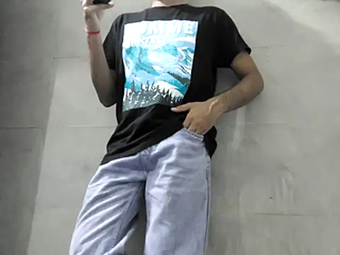 Snapshot of Lustyluckyy chatting on 10-26-25, 04:13 Lustyluckyy online show from 10-26-25, 04:13