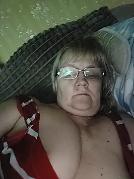 Snapshot of Violet5364 chatting on 05-29-26, 08:29 Violet5364 online show from 05-29-26, 08:29