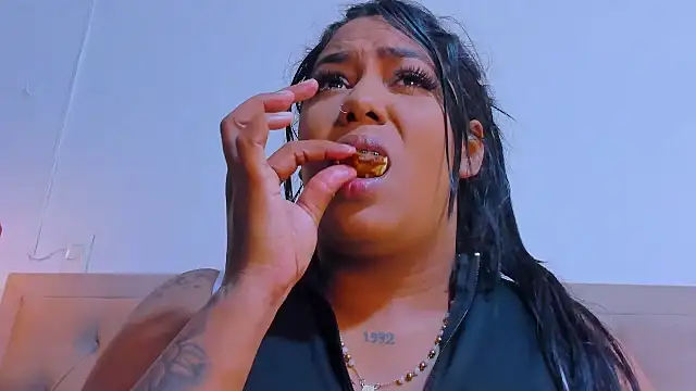 emma purple  online show from 03-18-25, 06:26