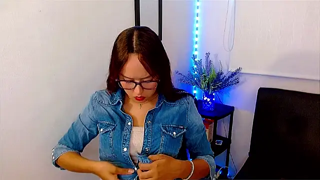 Emilybateee online show from 02-20-25, 07:19