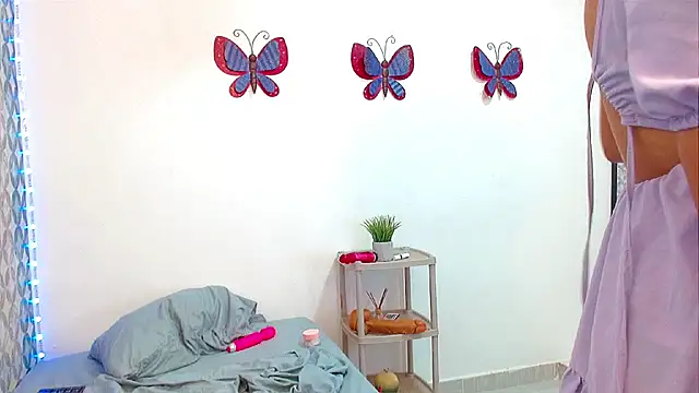 Emilybateee online show from 03-01-25, 07:26