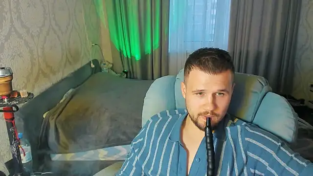 Snapshot of Vladik_b chatting on 05-15-26, 05:53 Vladik b online show from 05-15-26, 05:53