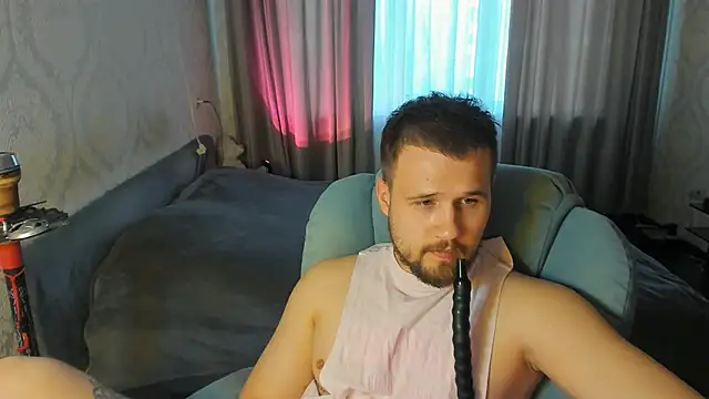 Snapshot of Vladik_b chatting on 05-27-26, 05:32 Vladik b online show from 05-27-26, 05:32