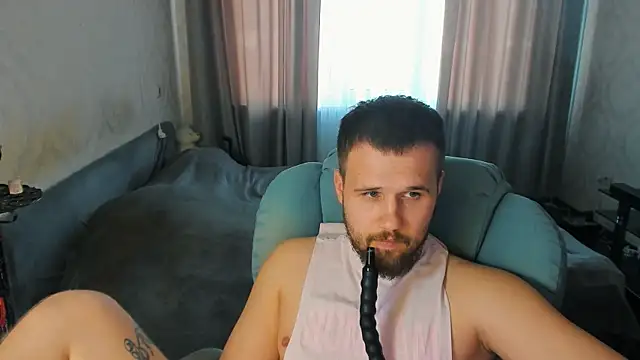 Snapshot of Vladik_b chatting on 06-19-26, 05:28 Vladik b online show from 06-19-26, 05:28