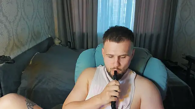 Snapshot of Vladik_b chatting on 06-20-26, 06:22 Vladik b online show from 06-20-26, 06:22