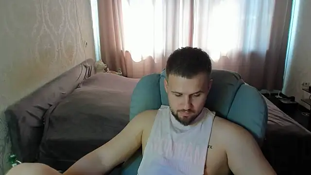 Snapshot of Vladik_b chatting on 06-26-26, 08:52 Vladik b online show from 06-26-26, 08:52