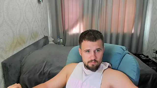 Snapshot of Vladik_b chatting on 07-08-26, 09:03 Vladik b online show from 07-08-26, 09:03