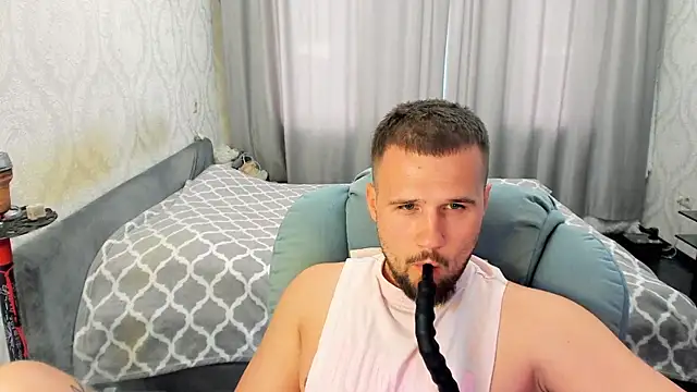 Snapshot of Vladik_b chatting on 07-21-26, 04:09 Vladik b online show from 07-21-26, 04:09
