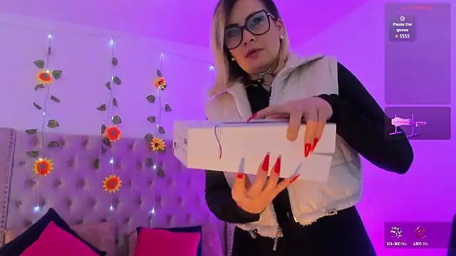 CandieGilson   online show from 10-08-25, 11:41