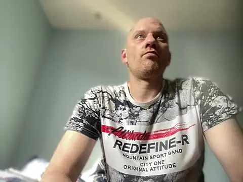 Snapshot of Krzysiekg123 chatting on 02-19-25, 09:17 Krzysiekg123 online show from 02-19-25, 09:17