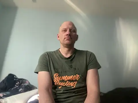 Snapshot of Krzysiekg123 chatting on 02-20-25, 10:05 Krzysiekg123 online show from 02-20-25, 10:05