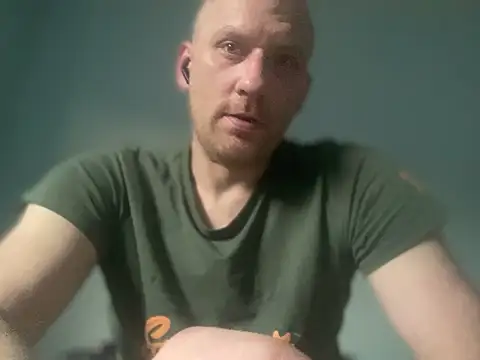 Snapshot of Krzysiekg123 chatting on 02-22-25, 05:55 Krzysiekg123 online show from 02-22-25, 05:55