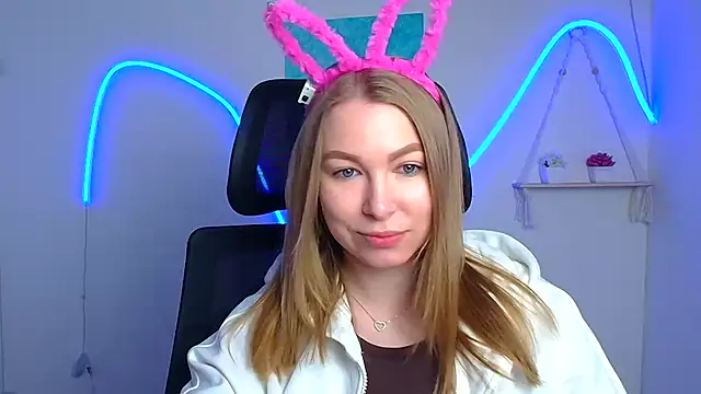 Snapshot of Dana_flowers chatting on 04-27-26, 05:38 Dana flowers online show from 04-27-26, 05:38