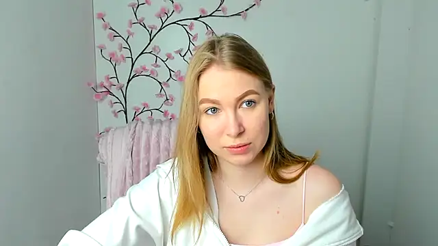 Snapshot of Dana_flowers chatting on 05-20-26, 05:46 Dana flowers online show from 05-20-26, 05:46