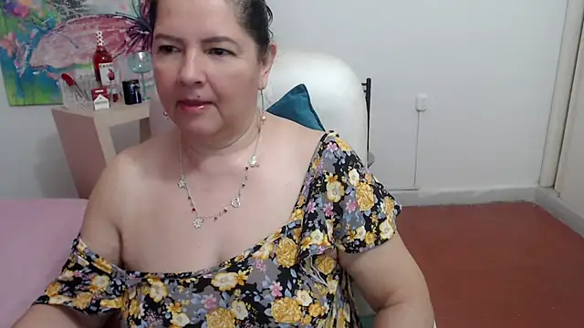 Snapshot of leonela_69 chatting on 10-15-25, 04:45 leonela 69 online show from 10-15-25, 04:45