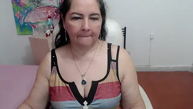 Snapshot of leonela_69 chatting on 10-19-25, 02:45 leonela 69 online show from 10-19-25, 02:45