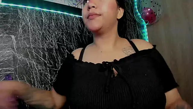 Snapshot of Bellota_Girl chatting on 03-09-25, 09:57 Bellota Girl online show from 03-09-25, 09:57