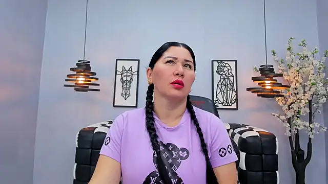 Layla palmer online show from 02-17-25, 01:15