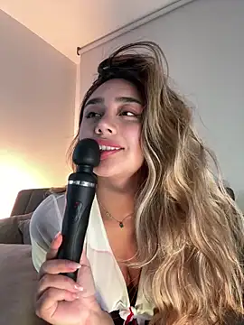 Snapshot of Hornyholly__ chatting on 11-28-25, 11:51 Hornyholly online show from 11-28-25, 11:51