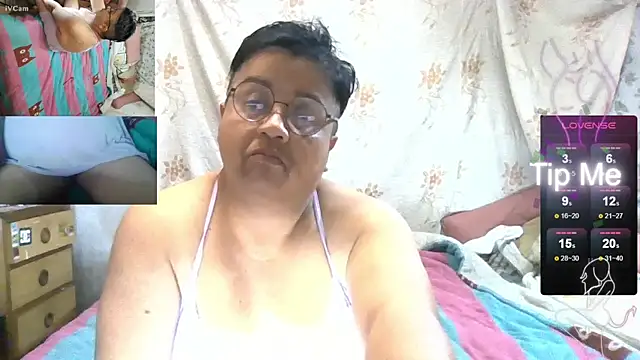 Snapshot of erinadarling79 chatting on 09-18-25, 09:17 erinadarling79 online show from 09-18-25, 09:17