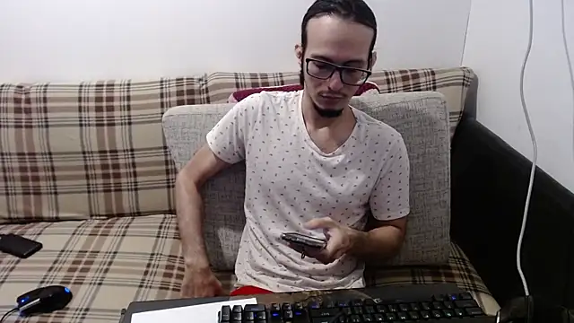 Snapshot of cholitohermoso chatting on 07-11-26, 04:32 cholitohermoso online show from 07-11-26, 04:32