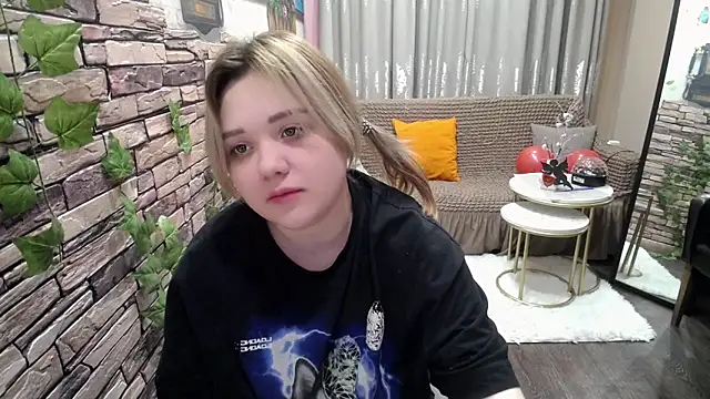 Snapshot of Finna_39 chatting on 02-14-25, 05:19 Finna 39 online show from 02-14-25, 05:19