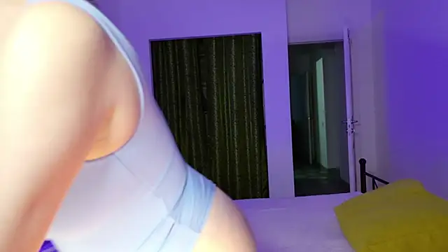 RaileReed online show from 12-19-25, 01:40