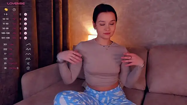 Snapshot of VeronaBlink chatting on 03-10-25, 03:09 VeronaBlink online show from 03-10-25, 03:09