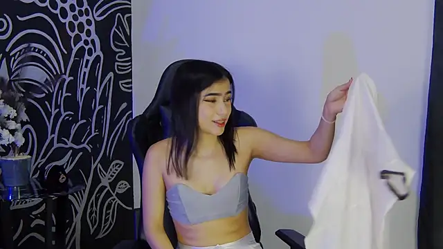 Arii moon online show from 12-17-25, 07:42