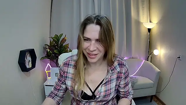 Snapshot of TessaDaybreak chatting on 05-16-26, 07:05 TessaDaybreak online show from 05-16-26, 07:05