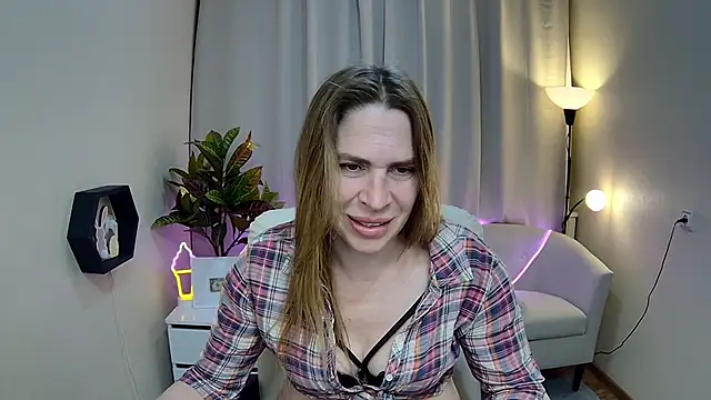 Snapshot of TessaDaybreak chatting on 05-16-26, 10:47 TessaDaybreak online show from 05-16-26, 10:47