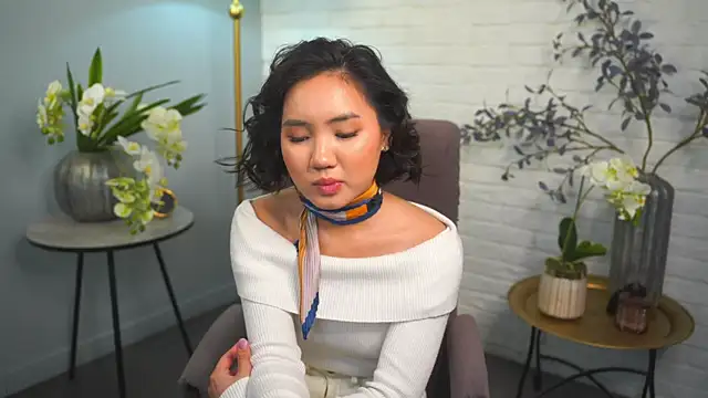 Snapshot of EthalHence chatting on 02-15-25, 06:12 EthalHence online show from 02-15-25, 06:12