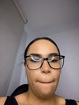 Snapshot of Naatalia chatting on 04-18-26, 09:59 Naatalia online show from 04-18-26, 09:59