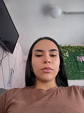 Snapshot of Naatalia chatting on 04-22-26, 04:19 Naatalia online show from 04-22-26, 04:19
