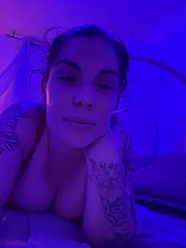 Snapshot of Lar0uch chatting on 02-20-25, 07:19 Lar0uch online show from 02-20-25, 07:19